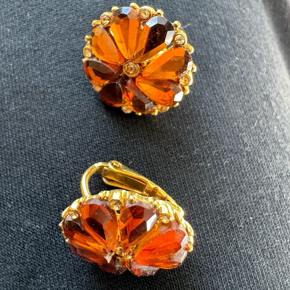 Golden Amber Vintage Flower Women’s Clip On Earrings